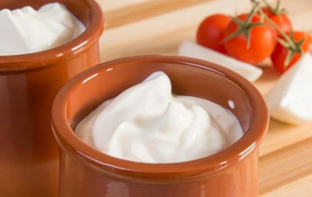 酸奶和牛奶哪个营养更好(牛奶和酸奶到底哪个更好)(2)