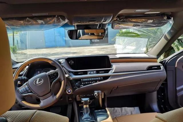 2022款雷克萨斯es350平行进口(2023款雷克萨斯ES350实车亮相)(3)