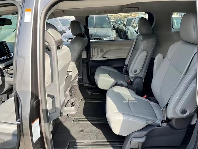 丰田塞纳商务车新款七座(21款丰田塞纳2.5混合动力)(4)