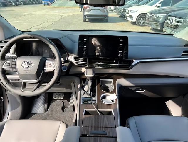 丰田塞纳商务车新款七座(21款丰田塞纳2.5混合动力)(2)