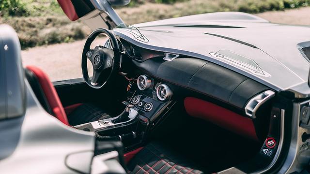 奔驰slr迈凯伦联名版(出价140万欧元也买不到)(6)