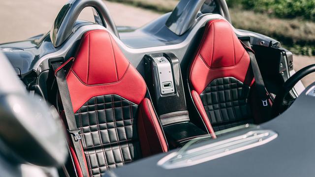 奔驰slr迈凯伦联名版(出价140万欧元也买不到)(8)