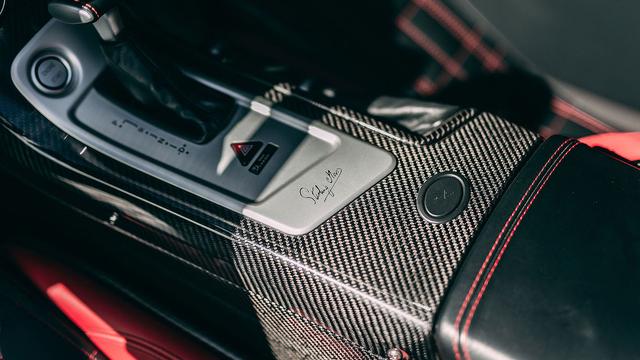 奔驰slr迈凯伦联名版(出价140万欧元也买不到)(7)