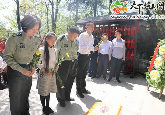 毛新宇少将全家再回韶山（毛新宇少将全家再回韶山）(4)