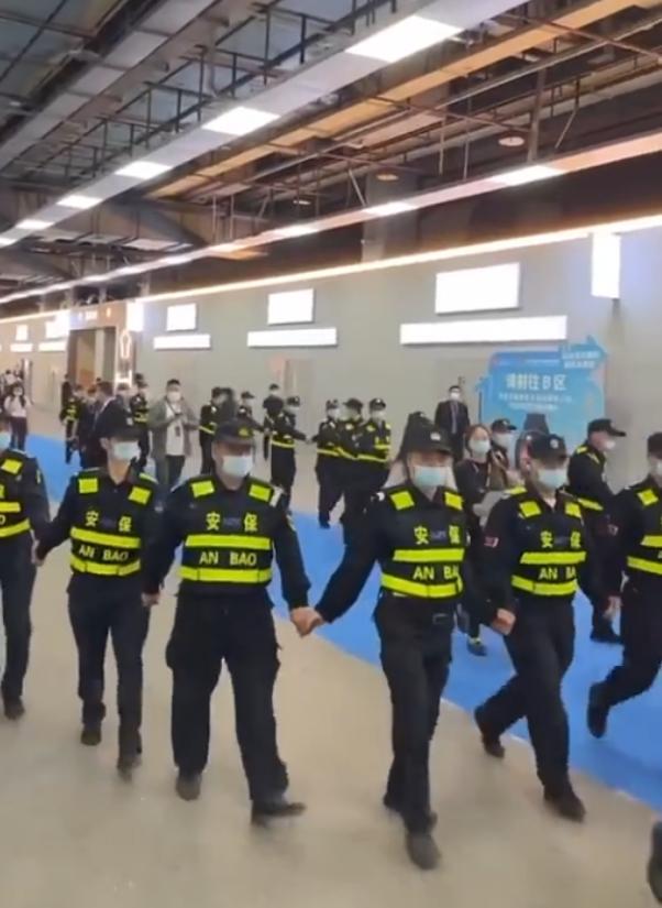 高圆圆现身珠港澳车展(高圆圆参加某车展代言)(6)