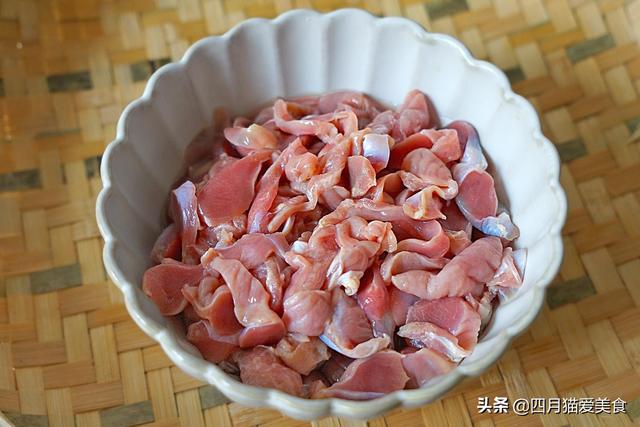 香辣炒鸡胗的做法(口感脆嫩又易熟)(2)