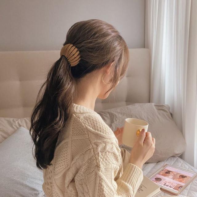 怎样扎蓬松高马尾好看又简单(怎么扎高马尾好看蓬松)(2)