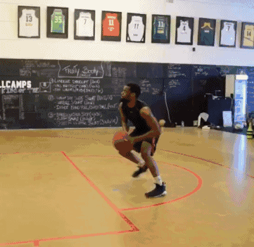 篮球教学之最基本的投篮动作(篮球教学几个简单练习)(6)