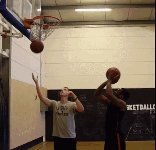 篮球教学之最基本的投篮动作(篮球教学几个简单练习)(2)