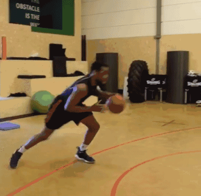 篮球教学之最基本的投篮动作(篮球教学几个简单练习)(9)