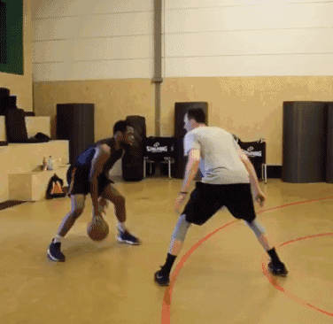 篮球教学之最基本的投篮动作(篮球教学几个简单练习)(11)