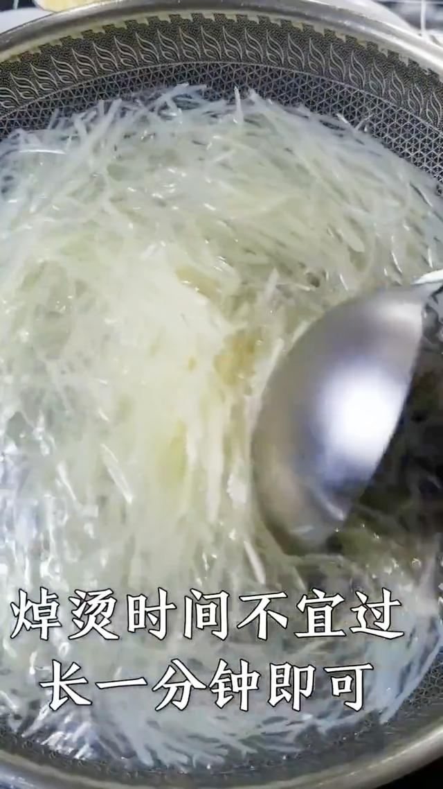 最好吃的炝拌土豆丝的做法(教大家一道非常适合夏天吃呛拌土豆丝)(4)