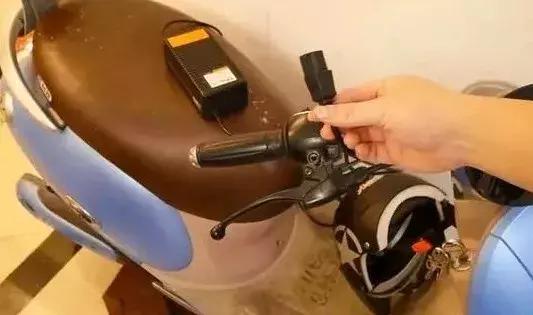 电动车电瓶正确的充电方法(告诉你电动车正确充电方法)(2)