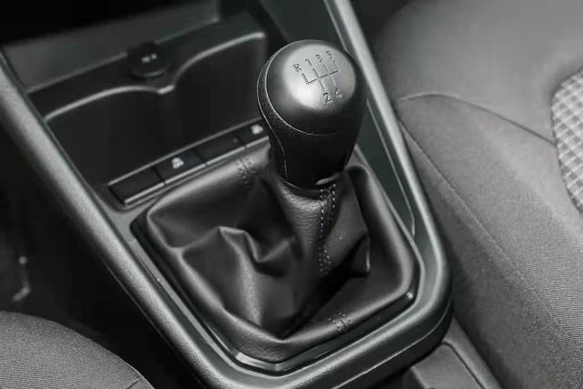 大众桑塔纳怀旧版即将上市(大众桑塔纳外观时尚)(8)