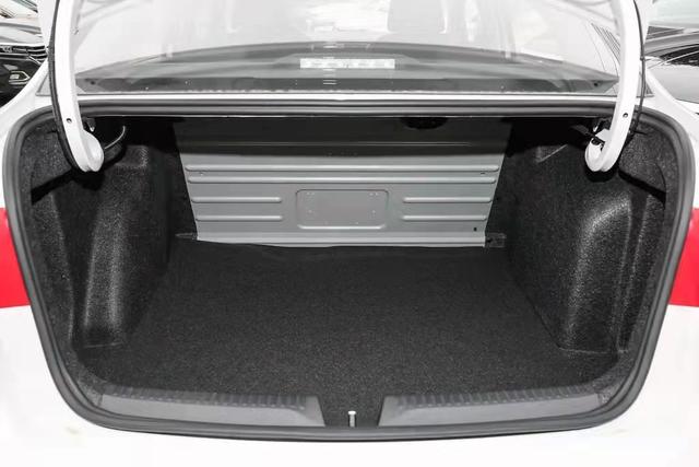 大众桑塔纳怀旧版即将上市(大众桑塔纳外观时尚)(7)