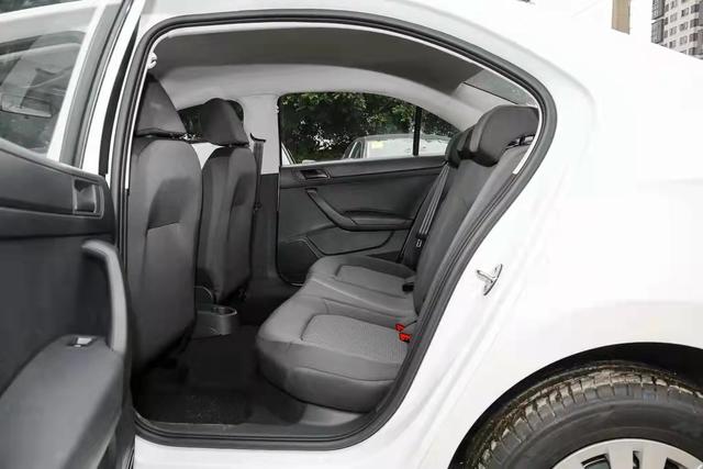 大众桑塔纳怀旧版即将上市(大众桑塔纳外观时尚)(6)