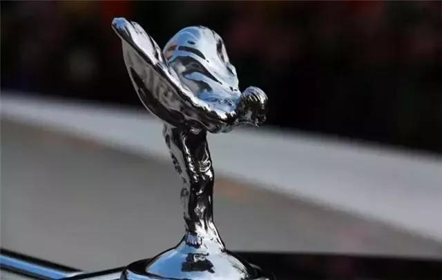 劳斯莱斯车标都有哪些(看了劳斯莱斯的车标黑科技)(2)