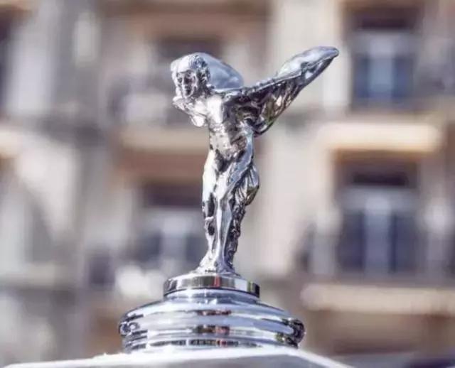 劳斯莱斯车标都有哪些(看了劳斯莱斯的车标黑科技)(5)