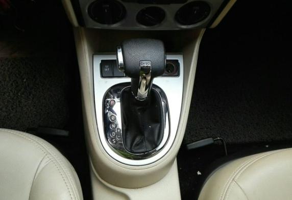 大众朗逸2011款1.6l自动品轩版（大众朗逸2011款1.4TSI）(5)