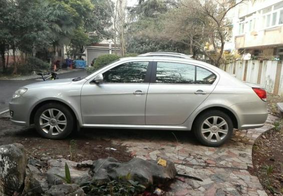 大众朗逸2011款1.6l自动品轩版（大众朗逸2011款1.4TSI）(2)