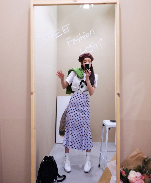 黑白波点裙子搭配图片配什么上衣 复古波点也可以很少女