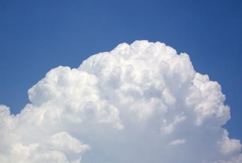 一朵云多重,漂浮在天空中的一朵云,可能有多重?重量受什么影响?图6