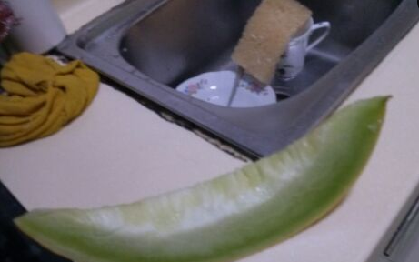 怎么切哈密瓜,哈密瓜的简单切法图3