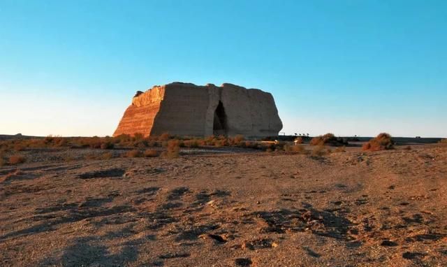 玉门关是汉朝哪位皇帝设立的,玉门关是汉朝哪位皇帝在位期间所设立的?图4