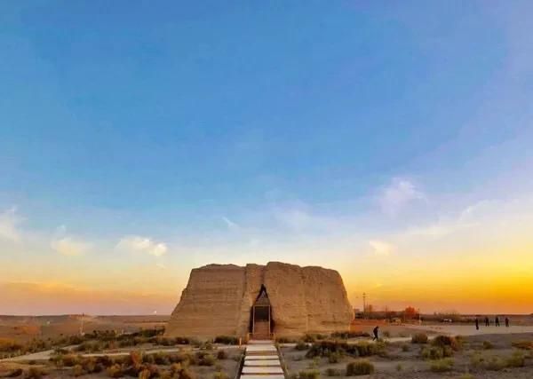 玉门关是汉朝哪位皇帝设立的,玉门关是汉朝哪位皇帝在位期间所设立的?图8