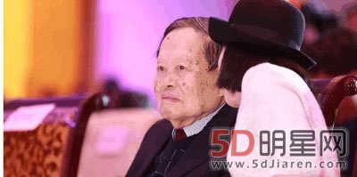 杨振宁和翁帆相差几岁 相差54岁真爱?爱他老人家的钱吧