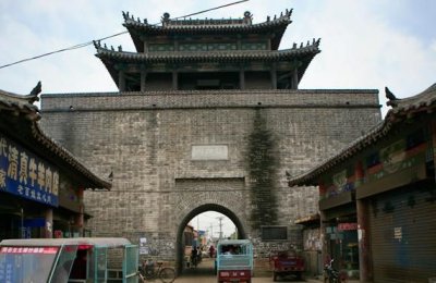 ​熊岳城，请问去营口熊岳城火车站到山海广场坐204要多久呢?打车要多久多钱呢?