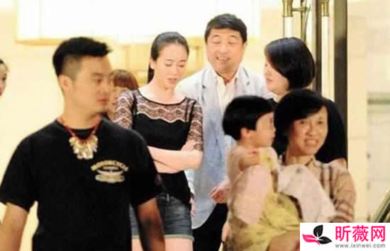 左小青为什么离婚 原来20岁的年龄差并不是真正原因