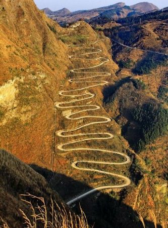 滇缅公路二十四道拐在哪里