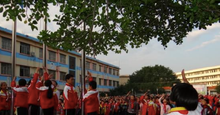 学校升旗仪式流程,小学周一升旗的通知怎么写图1