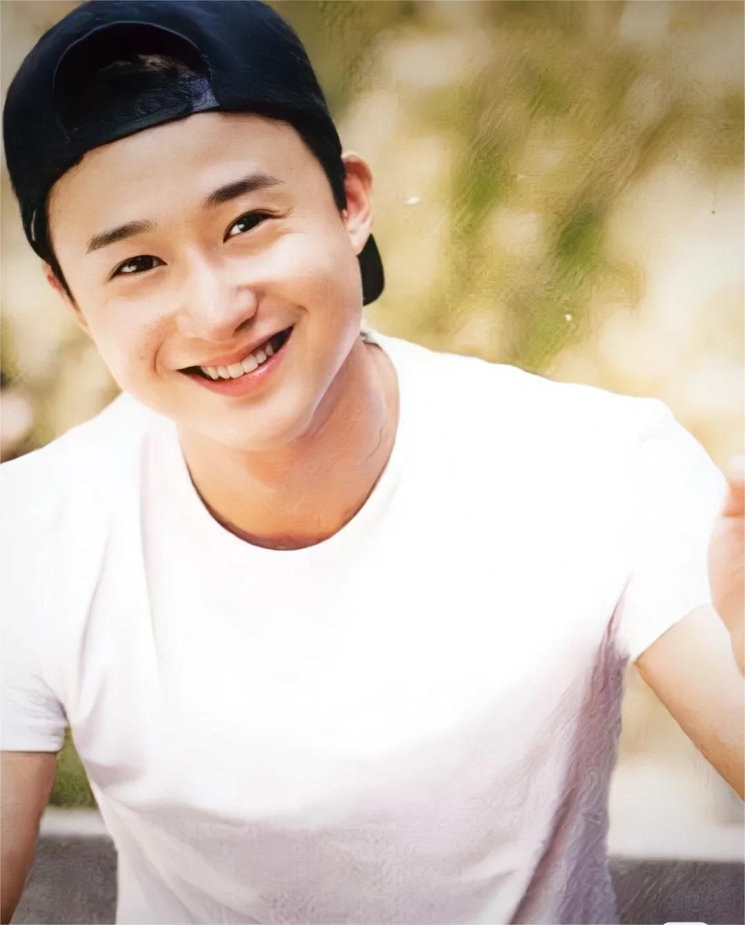 谢楠称嫁给大自己9岁的老公吴京，是这辈子最正确的决定