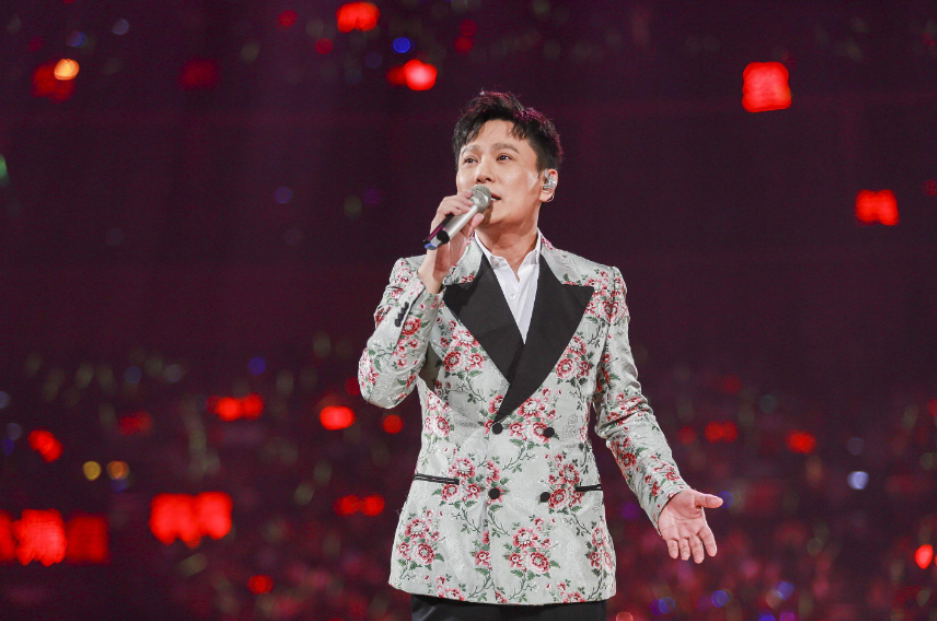 一生只谈过一次恋爱的张信哲，因为她至今未婚，出道35年无绯闻