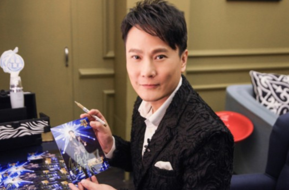 一生只谈过一次恋爱的张信哲，因为她至今未婚，出道35年无绯闻