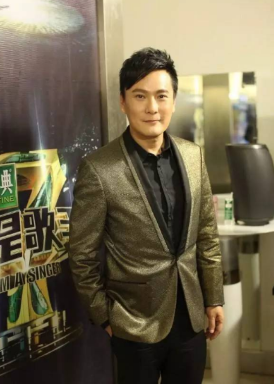 一生只谈过一次恋爱的张信哲，因为她至今未婚，出道35年无绯闻