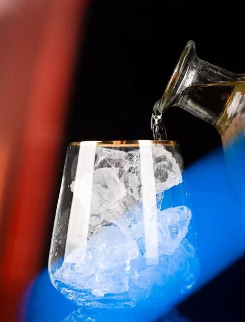 冰块加食盐温度为何会下降