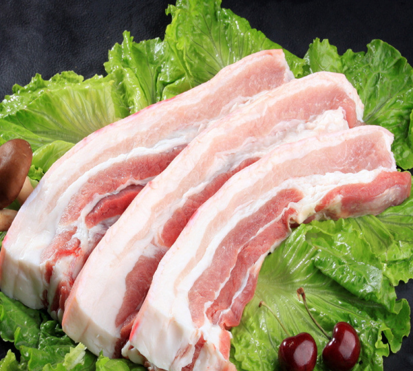 猪肉有点青色是怎么回事,买回来的猪肉颜色发青图1