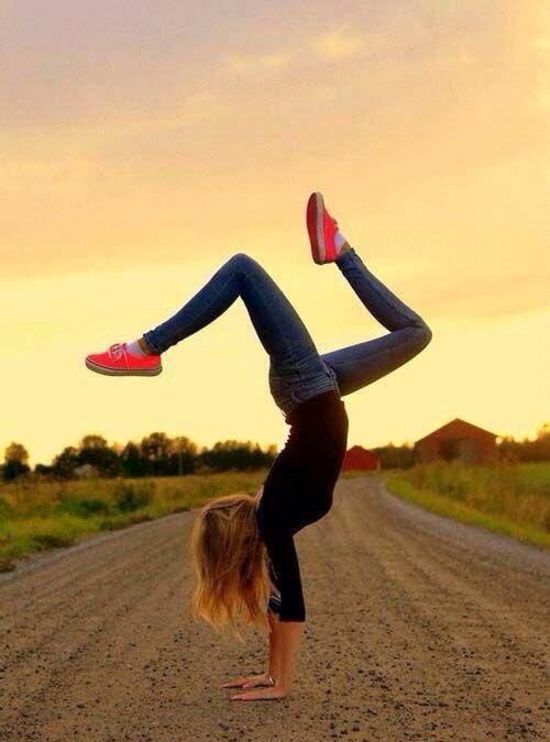 倒立喝水水会到胃里吗,人在倒立的时候可以把东西吃进胃里吗?图2