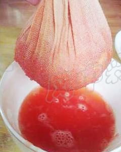 白棉线衣染上西红柿汁了,怎么洗