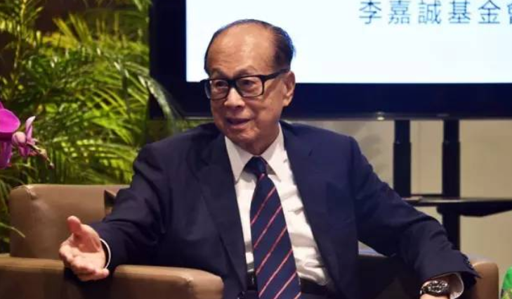 李嘉诚的个人资料及简介最新（坐拥数千亿的香港富豪，单身30多年不结婚，儿子50多岁也是单身）