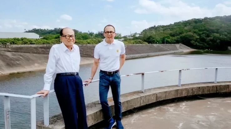 李嘉诚的个人资料及简介最新（坐拥数千亿的香港富豪，单身30多年不结婚，儿子50多岁也是单身）