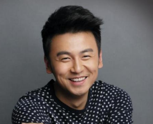 39岁“前夫哥”雷佳音:为何红了多年没绯闻,看他妻子是谁就知道