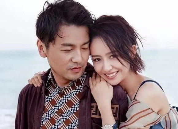 39岁“前夫哥”雷佳音:为何红了多年没绯闻,看他妻子是谁就知道