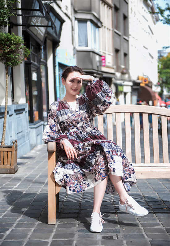 44岁程莉莎自带女人味,身材曼妙穿衣有料,尽显东方女性魅力