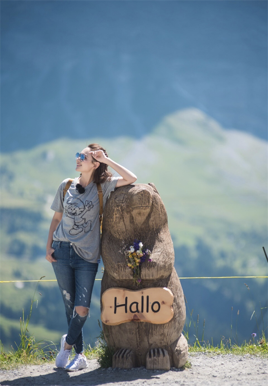 44岁程莉莎自带女人味,身材曼妙穿衣有料,尽显东方女性魅力