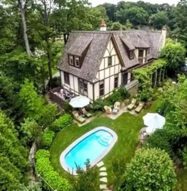 张雨绮个人资料简介写真(霸气女王张雨绮一颗钻石600万,房子年租金580万,她到底多有钱)