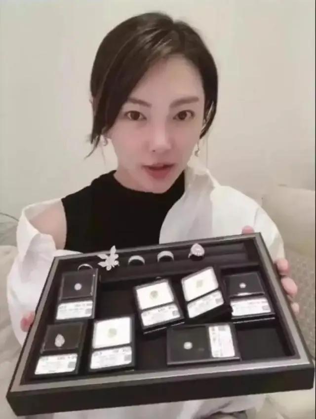 张雨绮个人资料简介写真(霸气女王张雨绮一颗钻石600万,房子年租金580万,她到底多有钱)